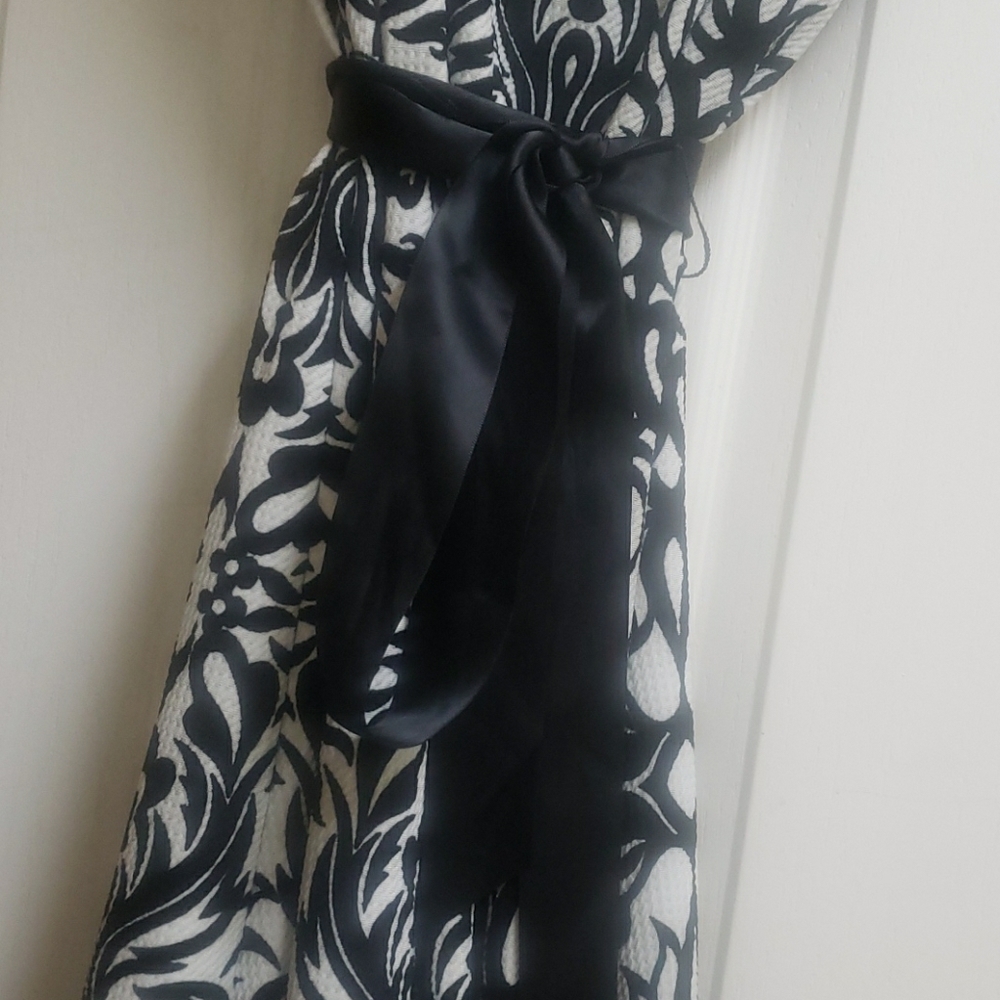 Dress - Picture 3 of 4